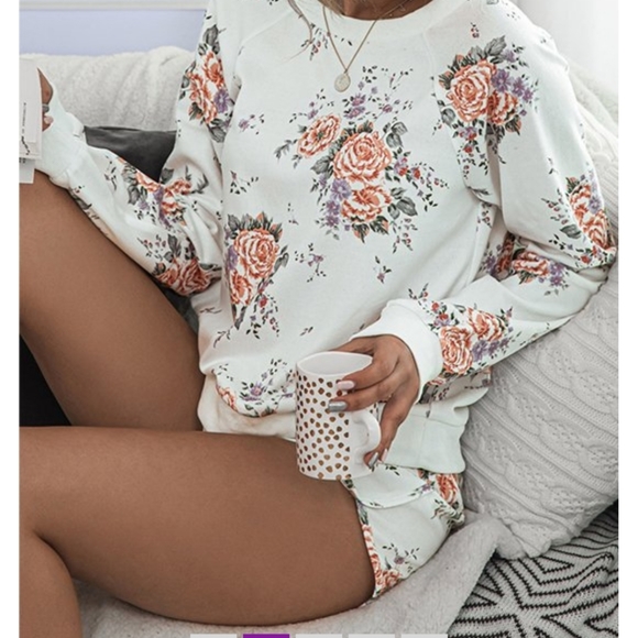 HOPE HORIZON Other - HOPE HORIZON White &Pink Floral LS Lounging Set